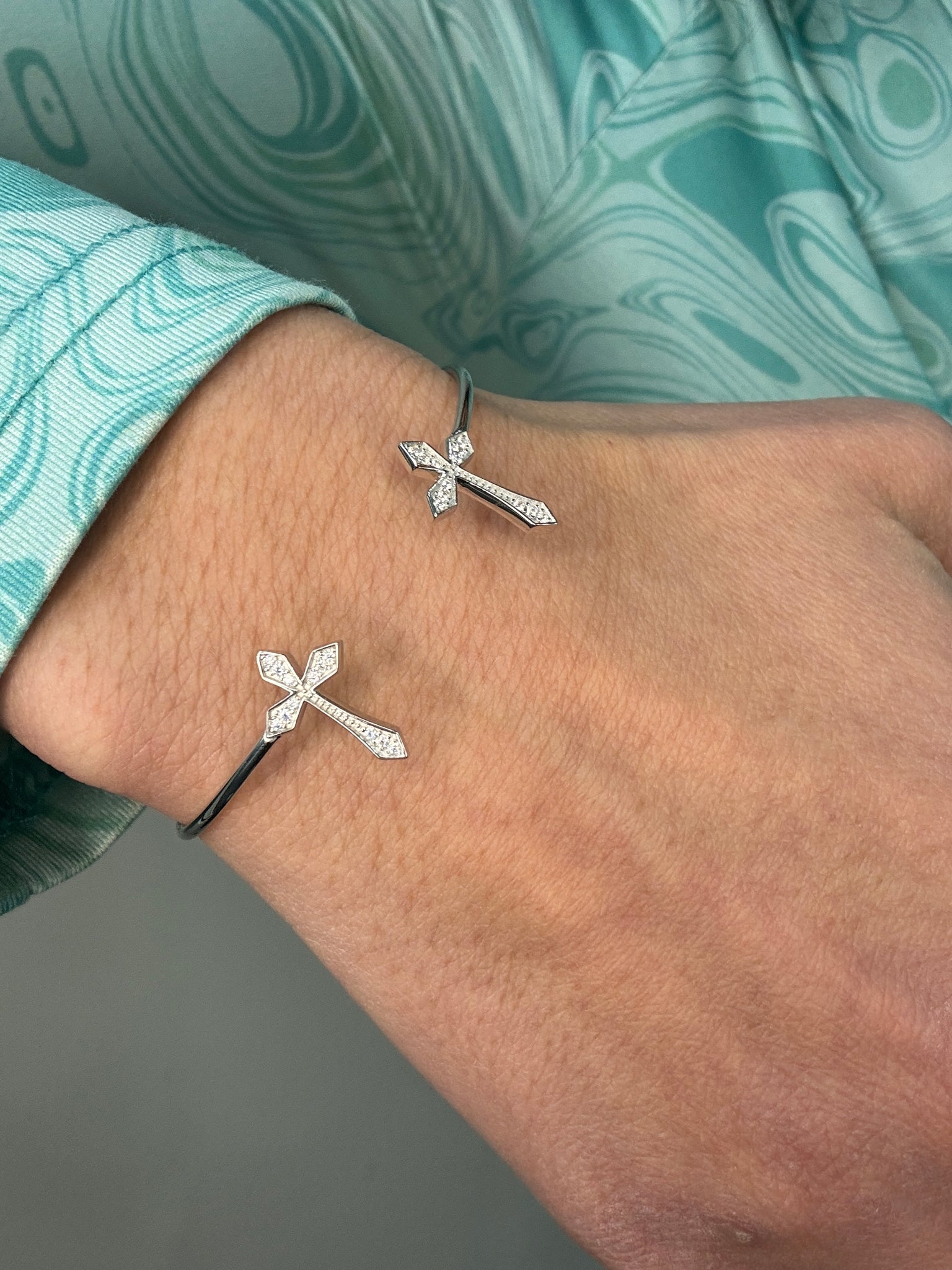 Bracciale Rigido con Croci In Argento 925